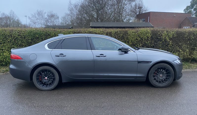 
								Jaguar XF full									