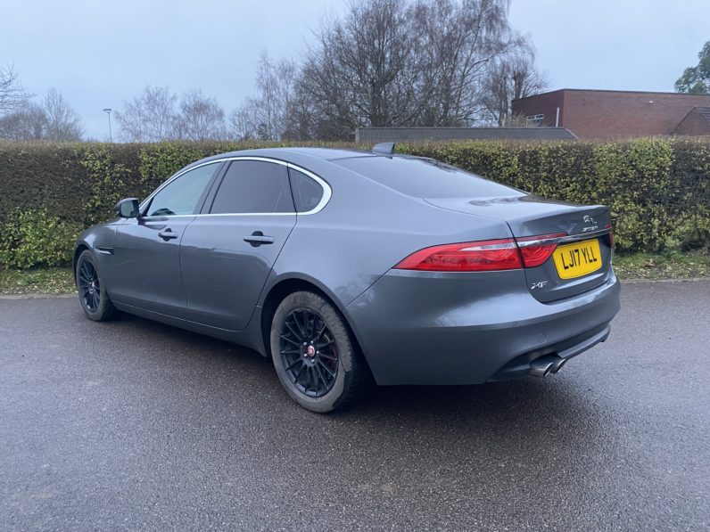 
								Jaguar XF full									