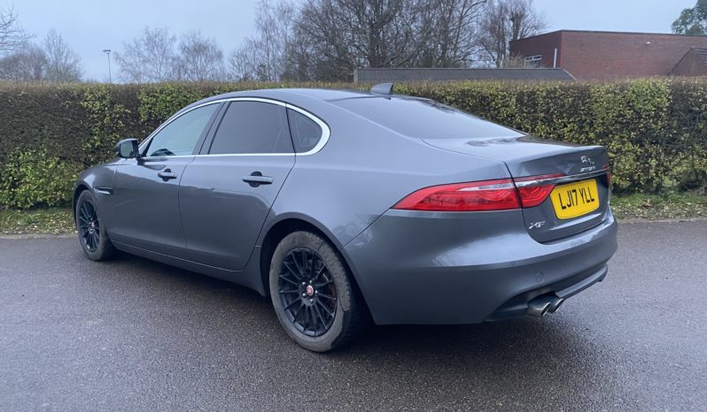 
								Jaguar XF full									