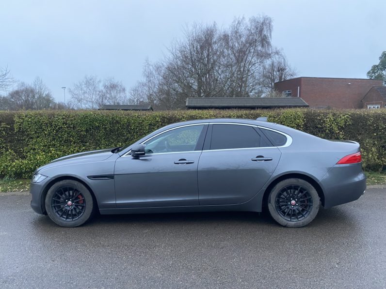 
								Jaguar XF full									