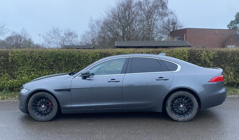 
								Jaguar XF full									