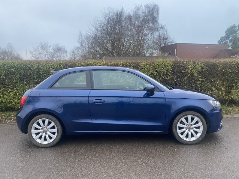 
								Audi A1 full									