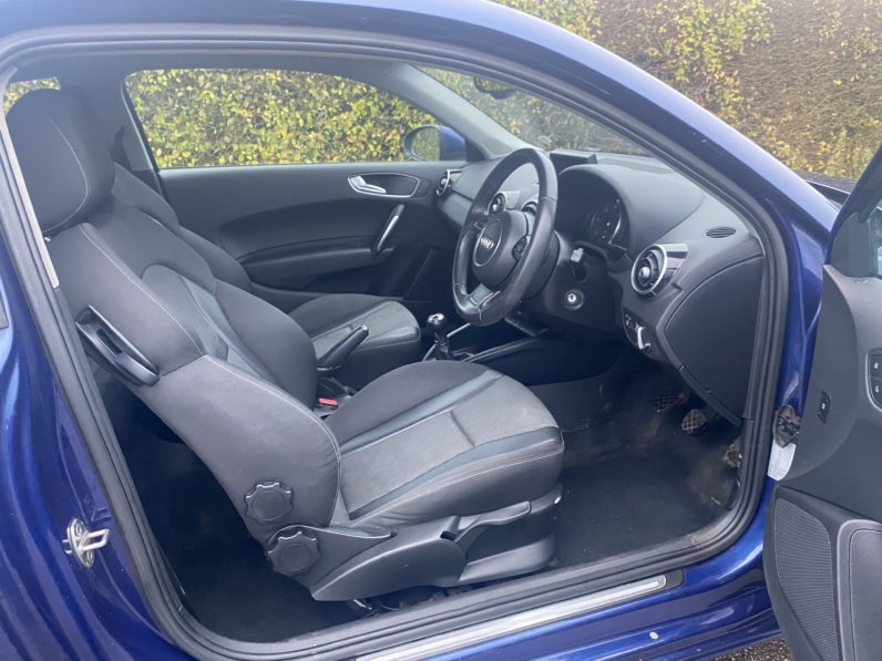 
								Audi A1 full									