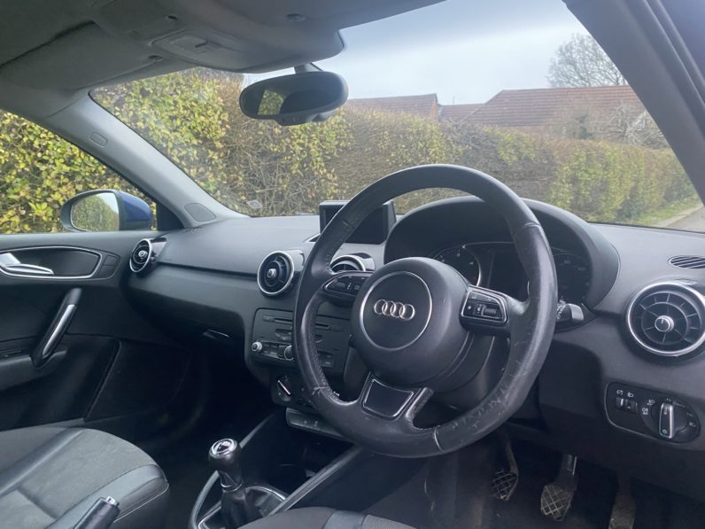 
								Audi A1 full									