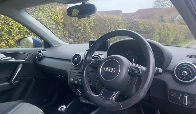 
								Audi A1 full									