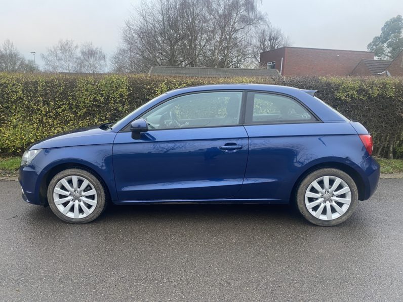 
								Audi A1 full									
