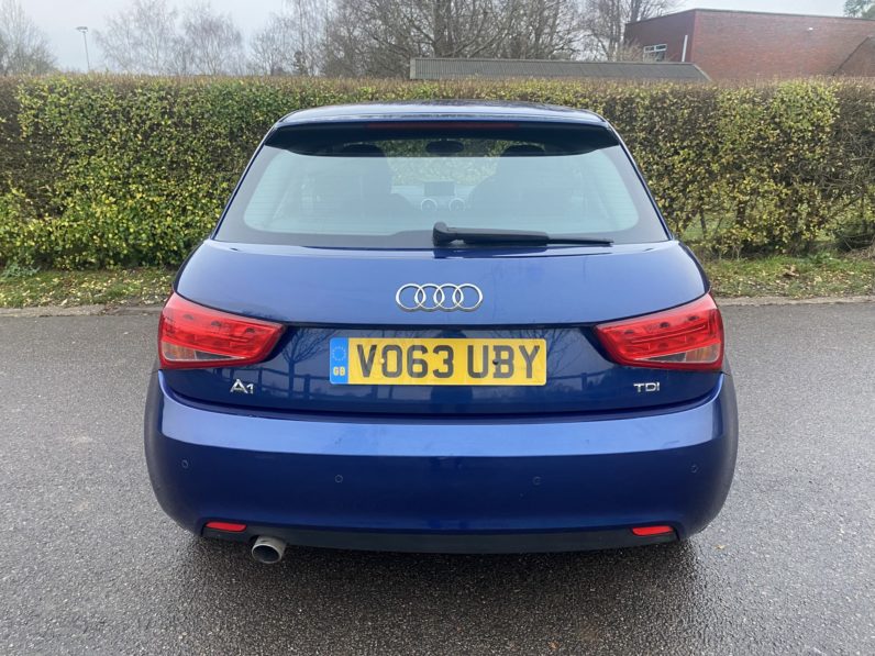 
								Audi A1 full									