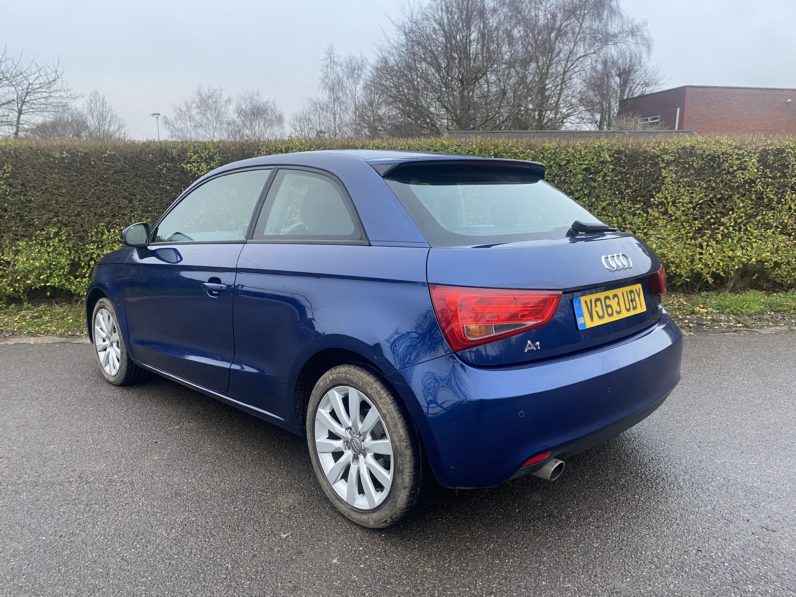 
								Audi A1 full									