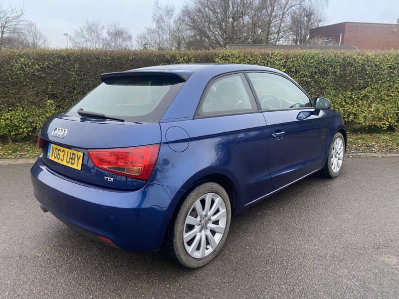 
								Audi A1 full									