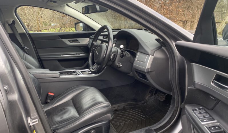 
								Jaguar XF full									