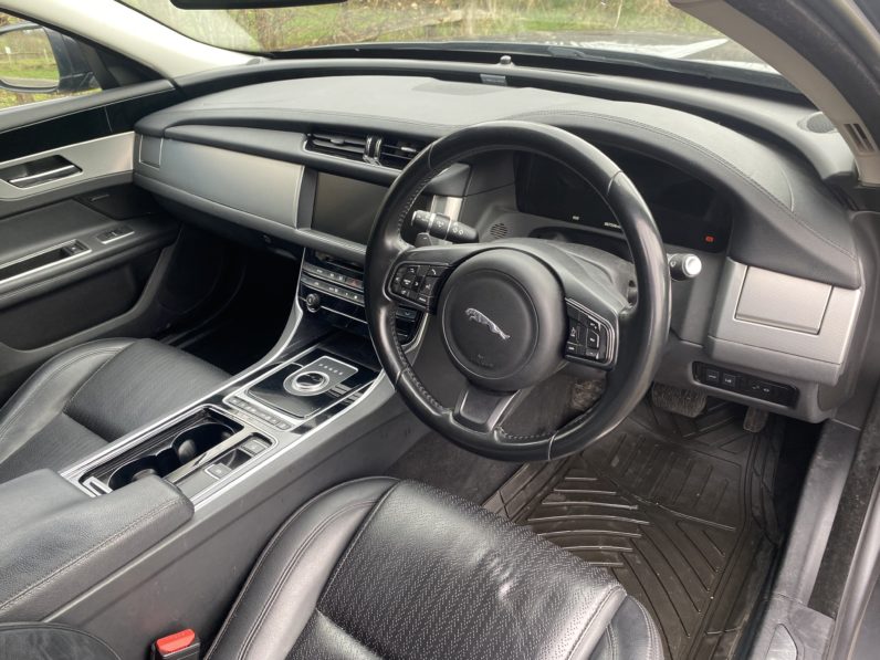 
								Jaguar XF full									