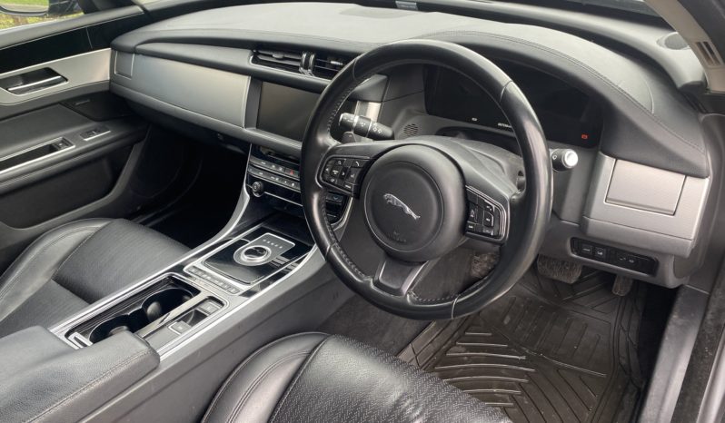
								Jaguar XF full									