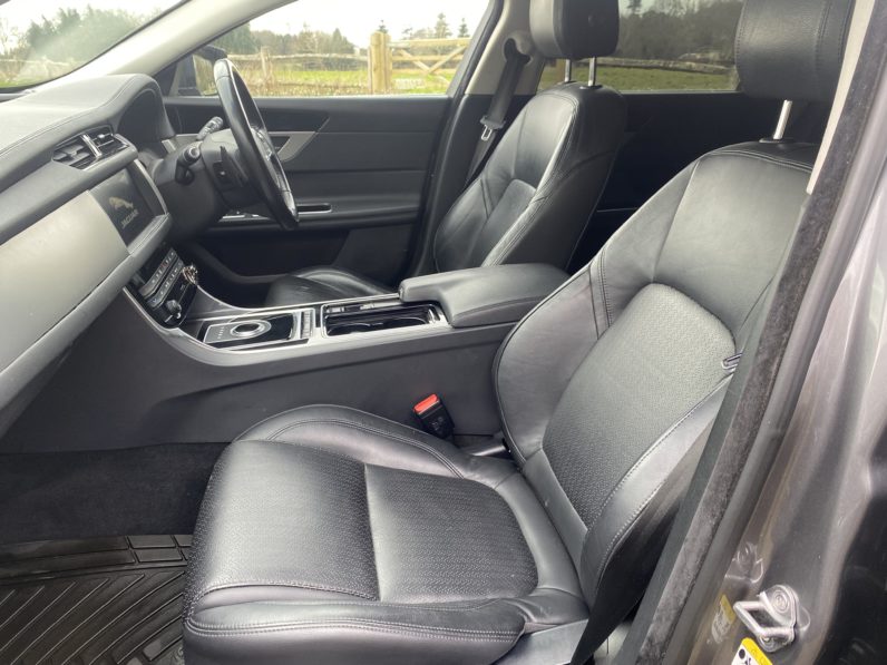 
								Jaguar XF full									