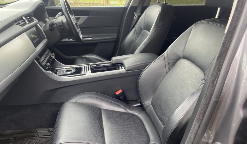 
								Jaguar XF full									
