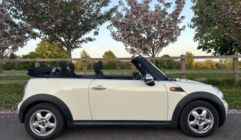 
								Mini Convertible full									