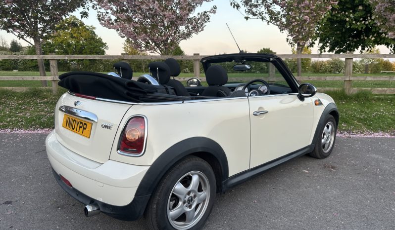 
								Mini Convertible full									