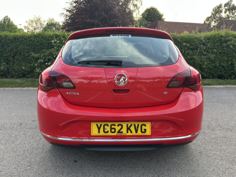 
								Vauxhall Astra full									