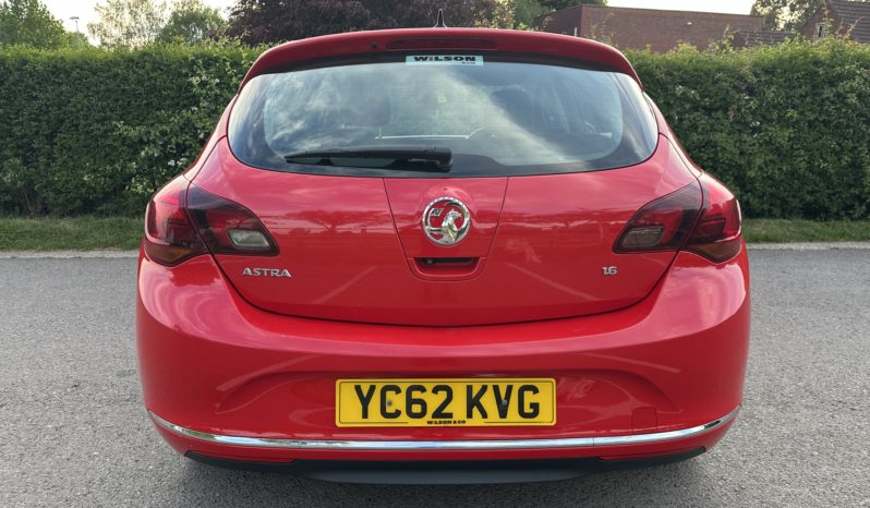 
								Vauxhall Astra full									