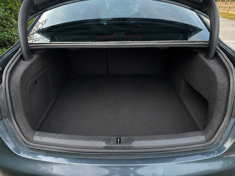 
								Audi A4 full									